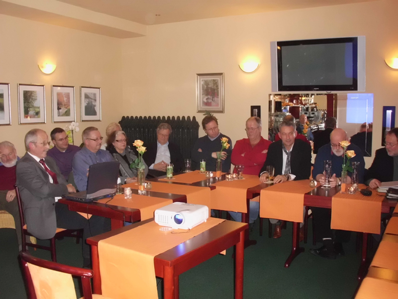 Prof. Dr. W. Schuhn (2. v. links) beim Stadgespr&auml;ch